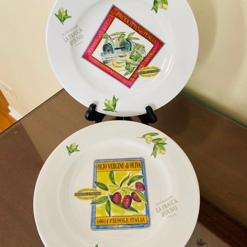 Crate and Barrel snack plates set of five 7 inch